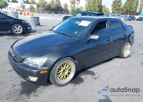 2002 Lexus Is 300 Base W/5-Speed Auto z USA, uszkodzony, nr VIN JTHBD192220061746